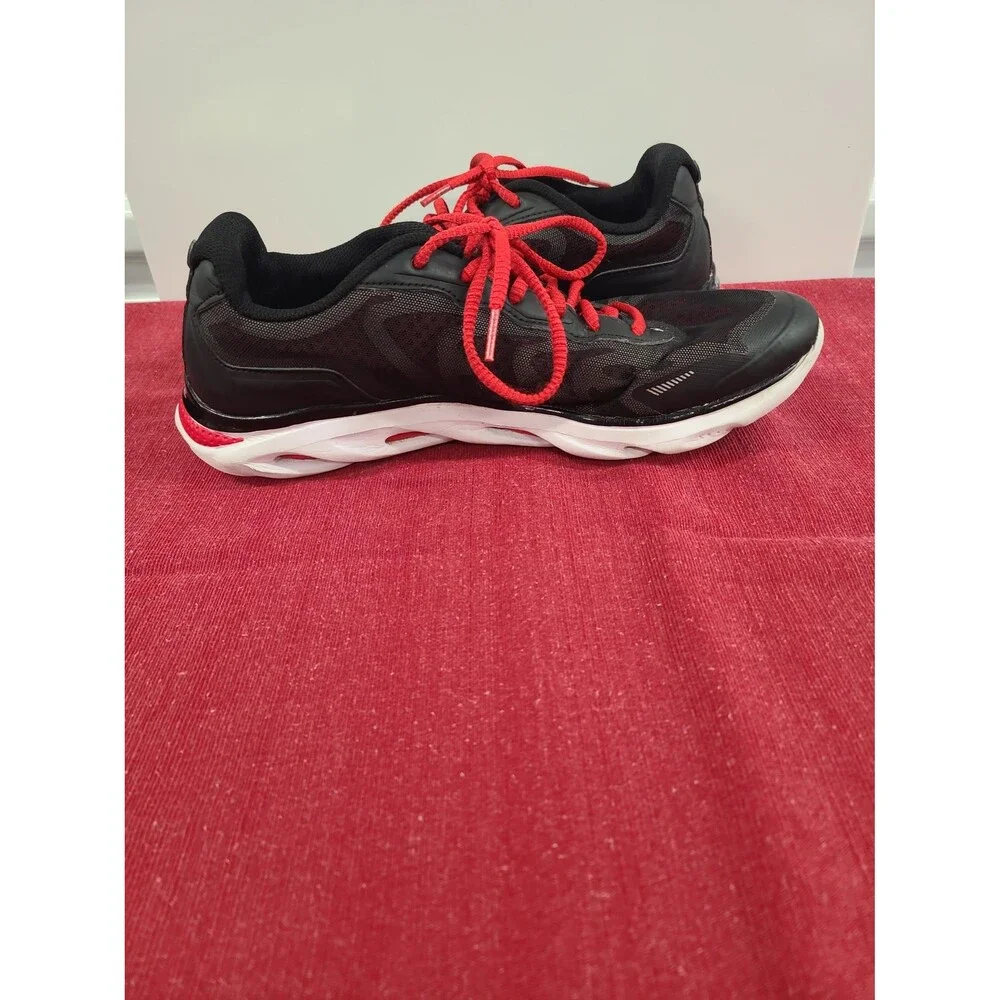 Under Armour Spine Men's Shoes Size 11 Black and Red